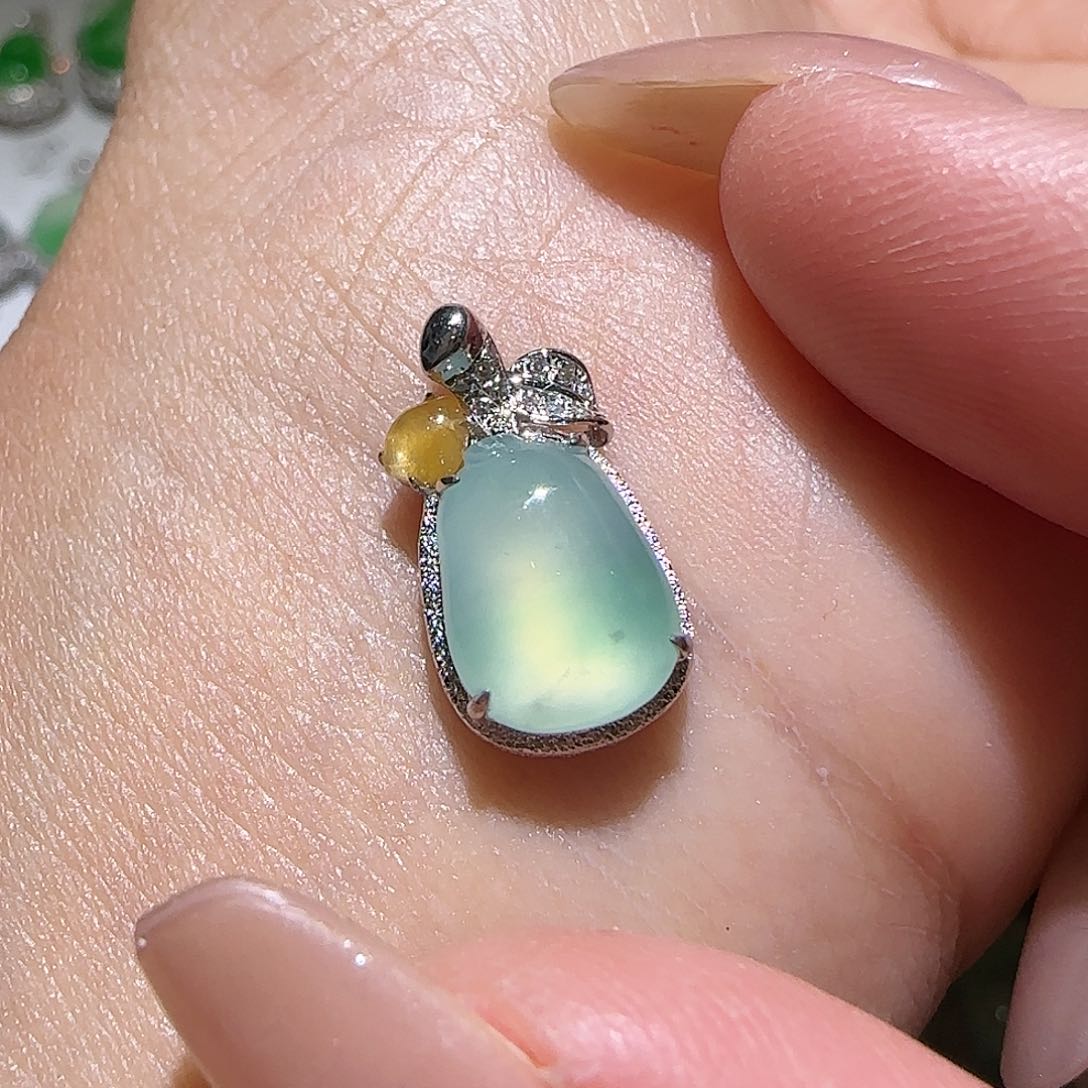 【闪购商品】颈饰18K金镶嵌翡翠天然