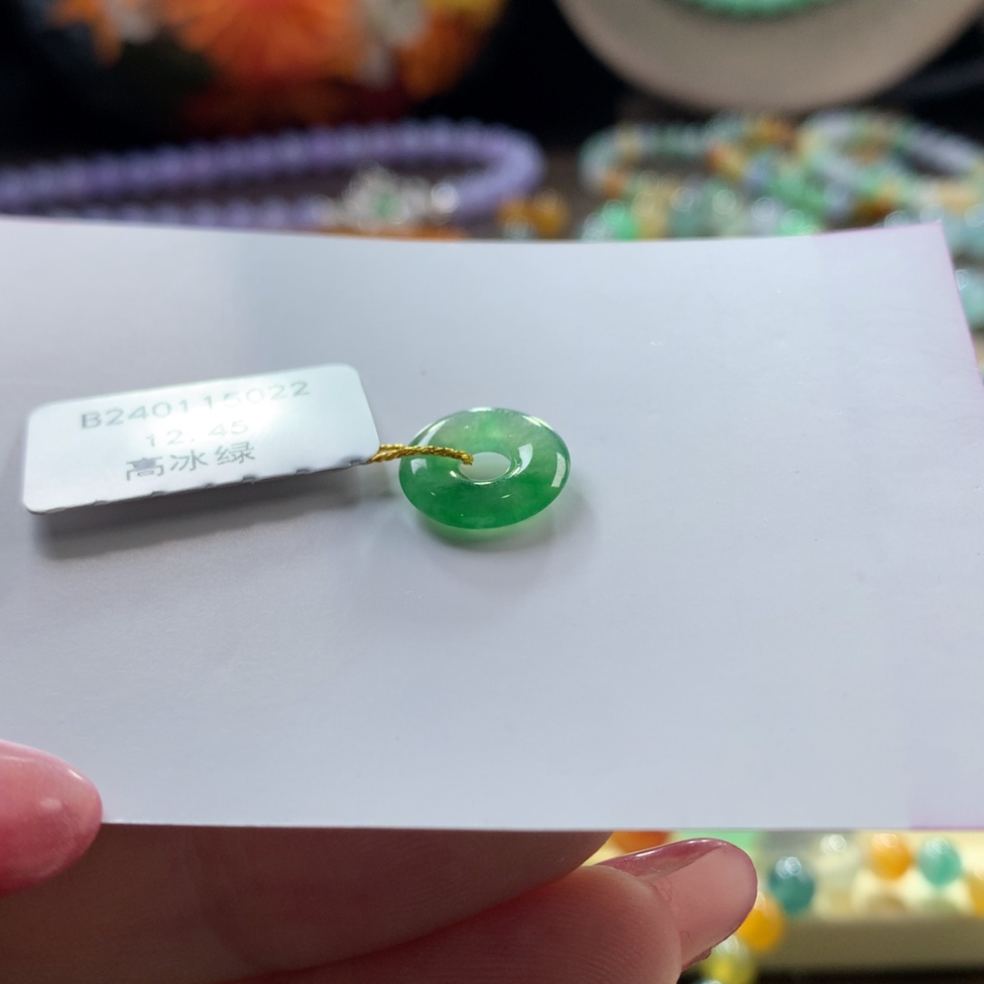 翡翠颈饰未镶嵌翡翠高冰绿平安扣