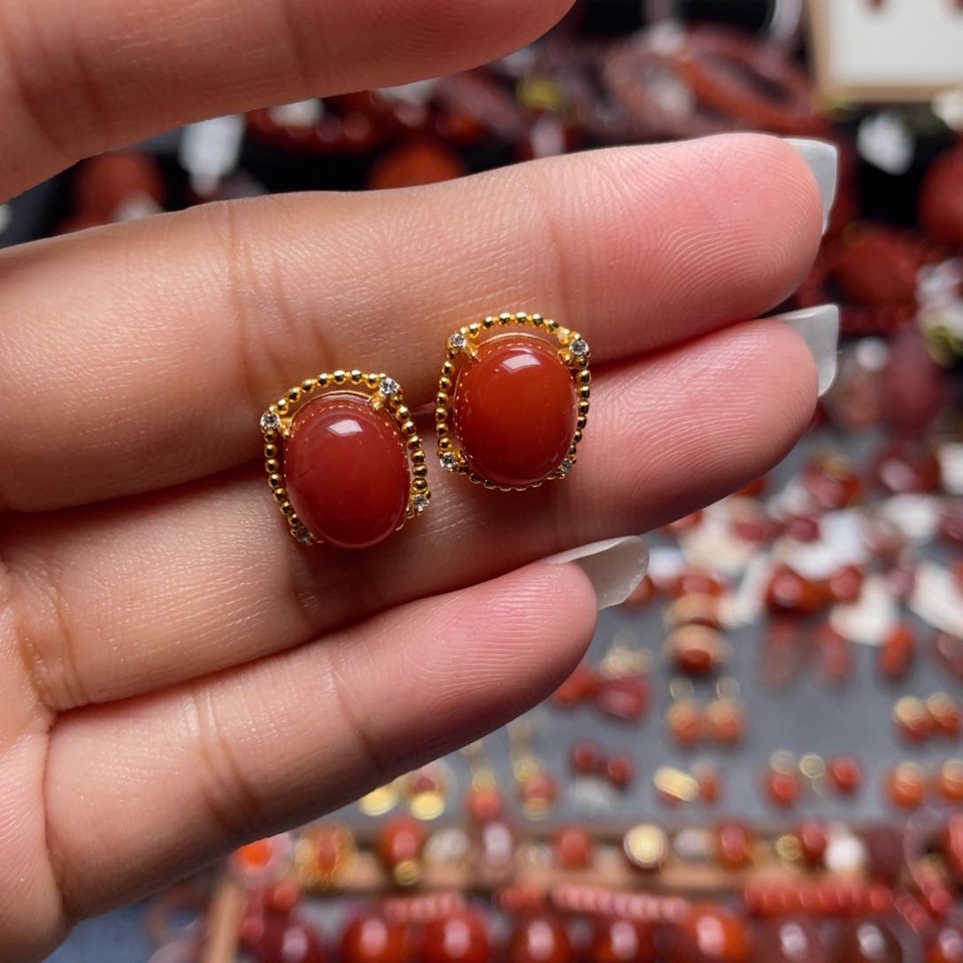 南红玛瑙银S925镶嵌蛋面耳钉