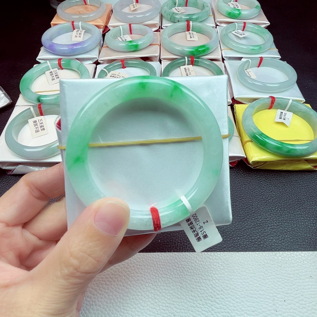 翡翠未镶嵌手镯（圆镯）天然缅甸翡翠