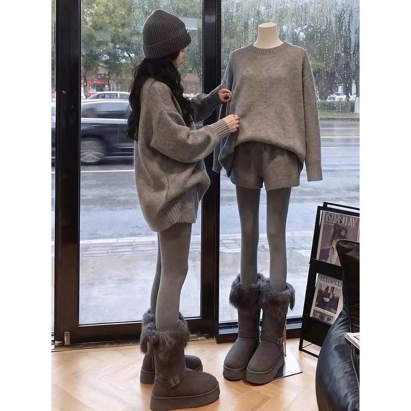 深冬季穿搭一整套2025超火休闲韩系慵懒风软糯针织毛衣短裤两件套