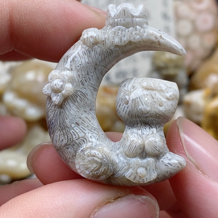 颈饰未镶嵌硅化珊瑚（珊瑚玉）