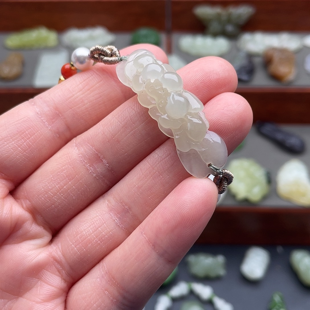 和田玉未镶嵌颈饰冰晴莲花手牌