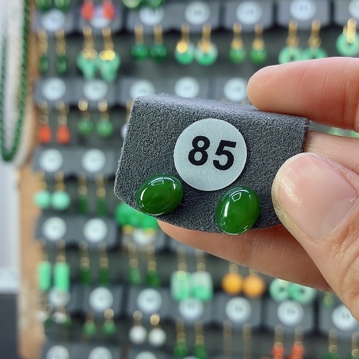 和田玉18K金镶嵌耳饰