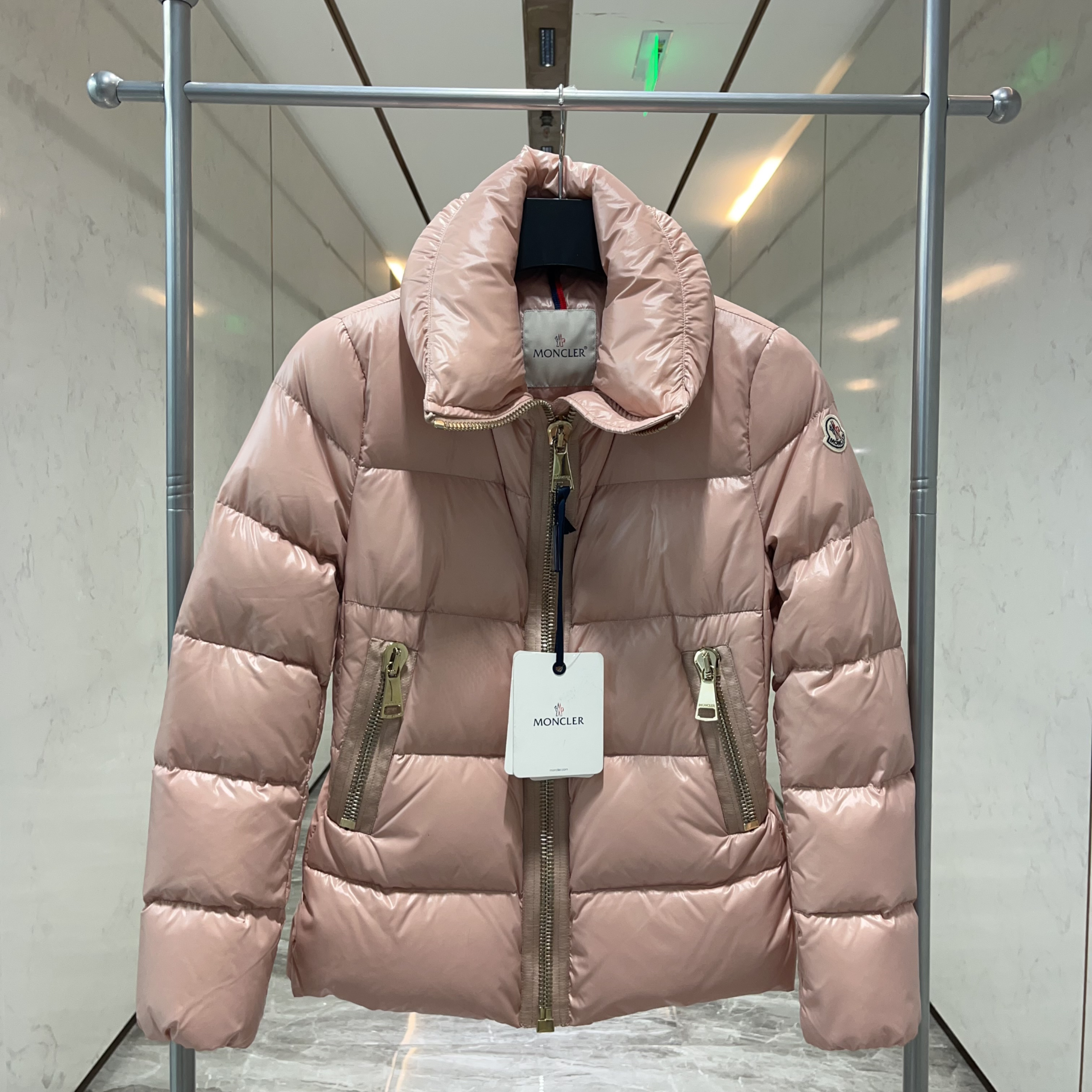 未使用 MONCLER 盟可睐/蒙口 存放微瑕 女款蒙口修身羽绒服JOUX