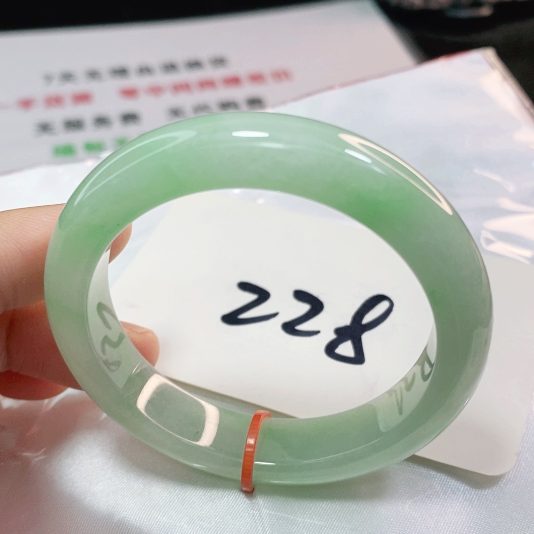 翡翠手镯未镶嵌52.3圈口