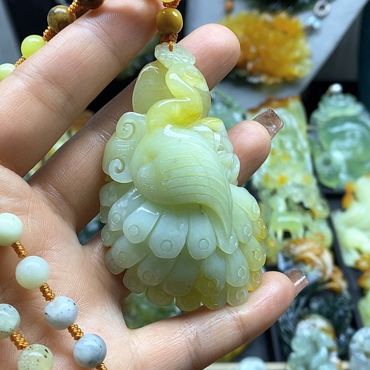 蛇纹石玉挂件未镶嵌