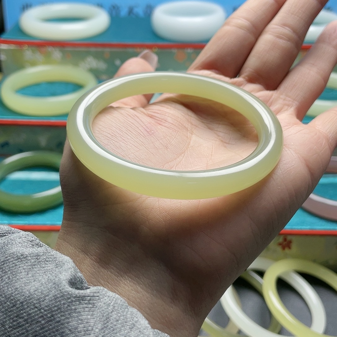 会***士56加美人条叮当浅清水手镯