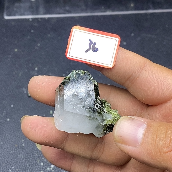 有机玻璃巴基斯坦绿莲石水晶共生36