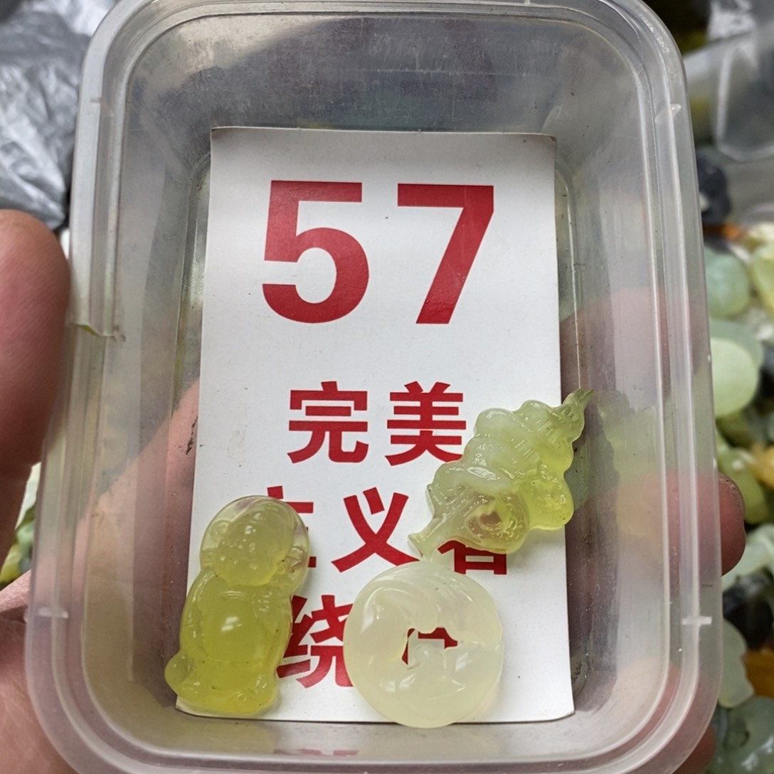 蛇纹石玉挂坠未镶嵌