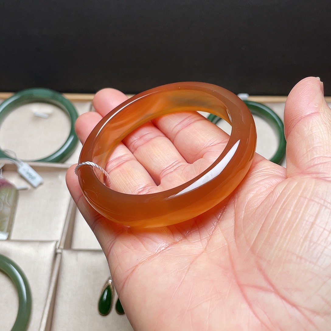 玛瑙/玉髓手镯未镶嵌情****梦