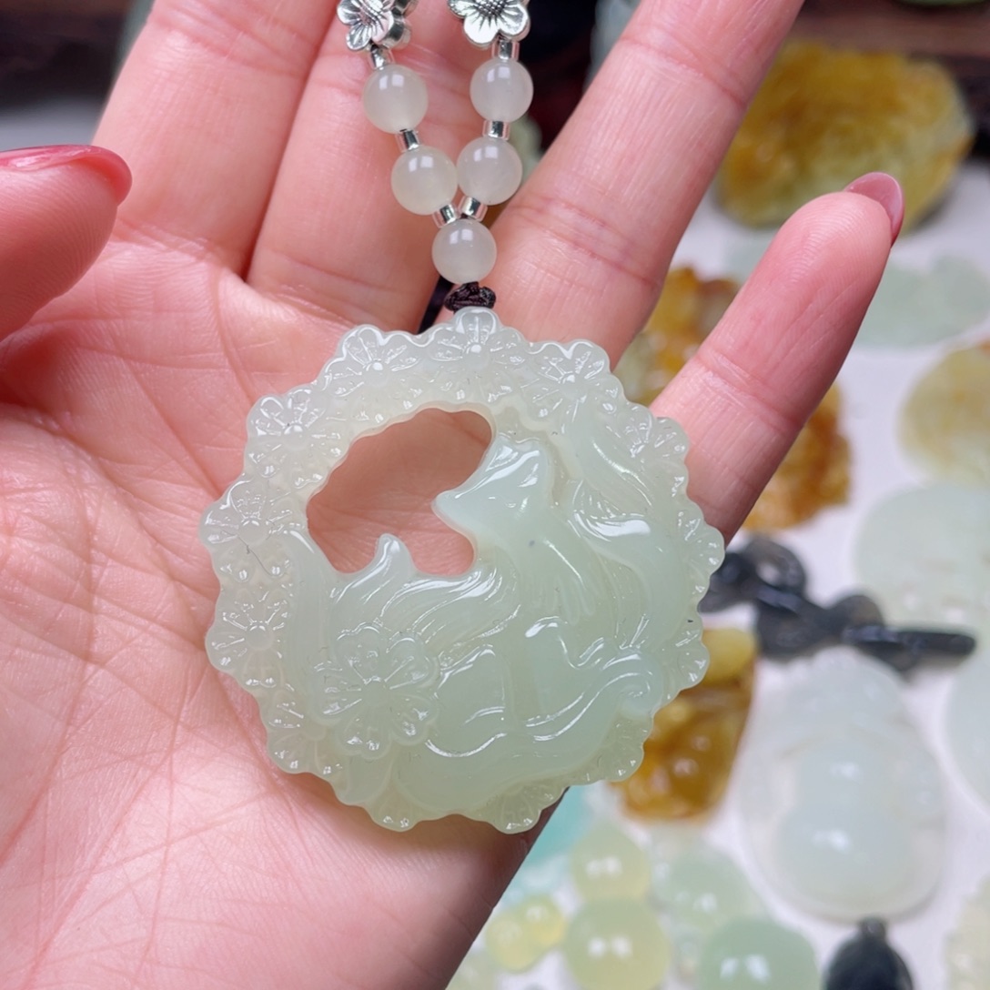 蛇纹石玉颈饰未镶嵌