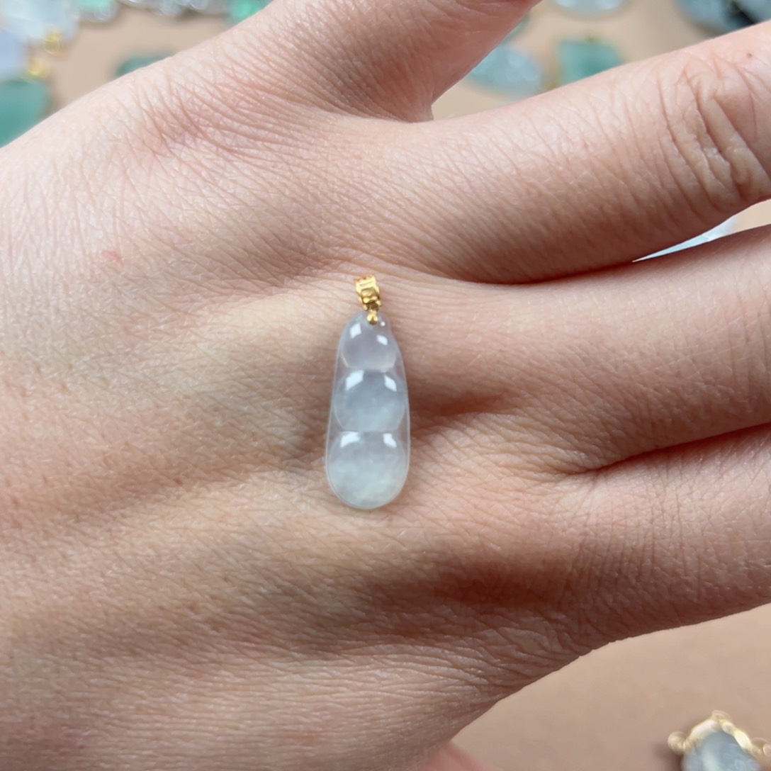 翡翠颈饰18K金镶嵌豆子翡翠直播间