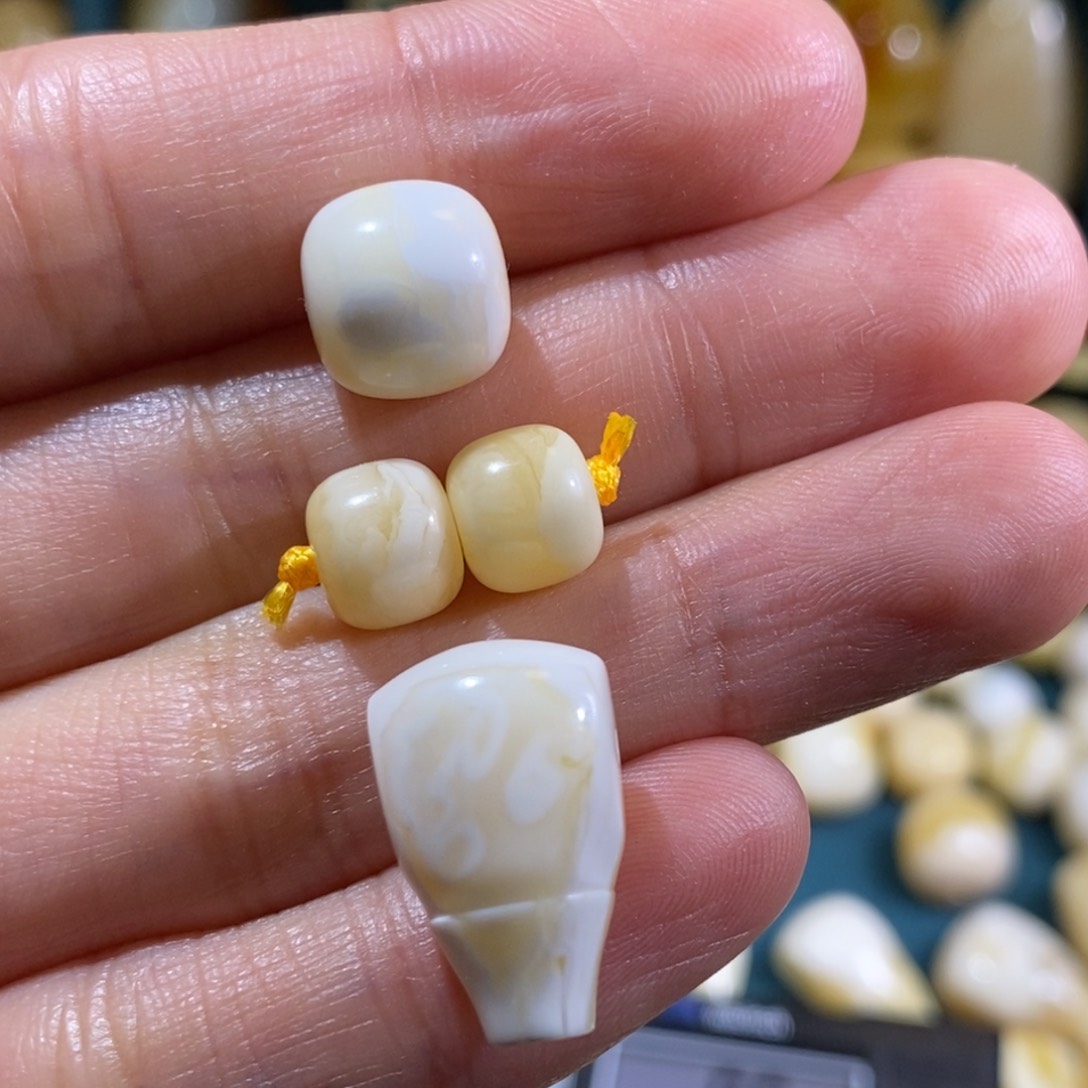 蜜蜡裸石未镶嵌張*森配饰