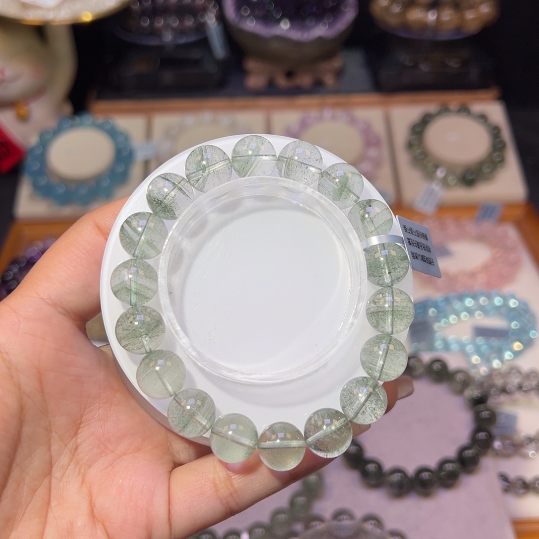 水晶手串未镶嵌在***里满天星绿幽灵11.8m m