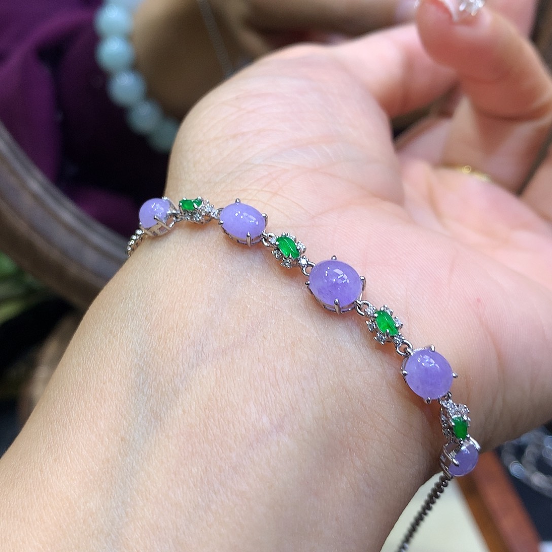 18K金镶嵌挂件翡翠晶**宝