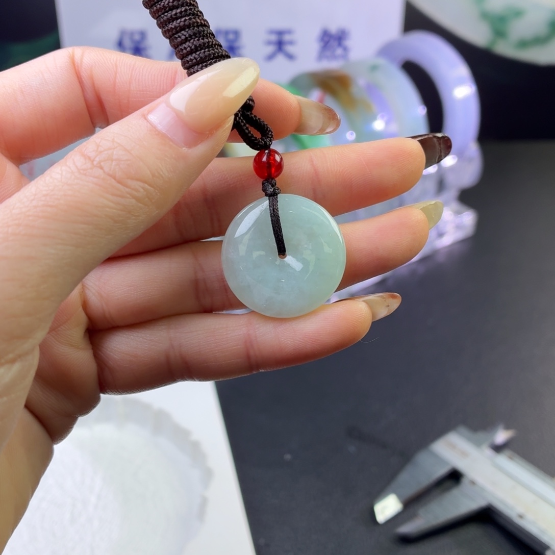 翡翠未镶嵌颈饰平安扣