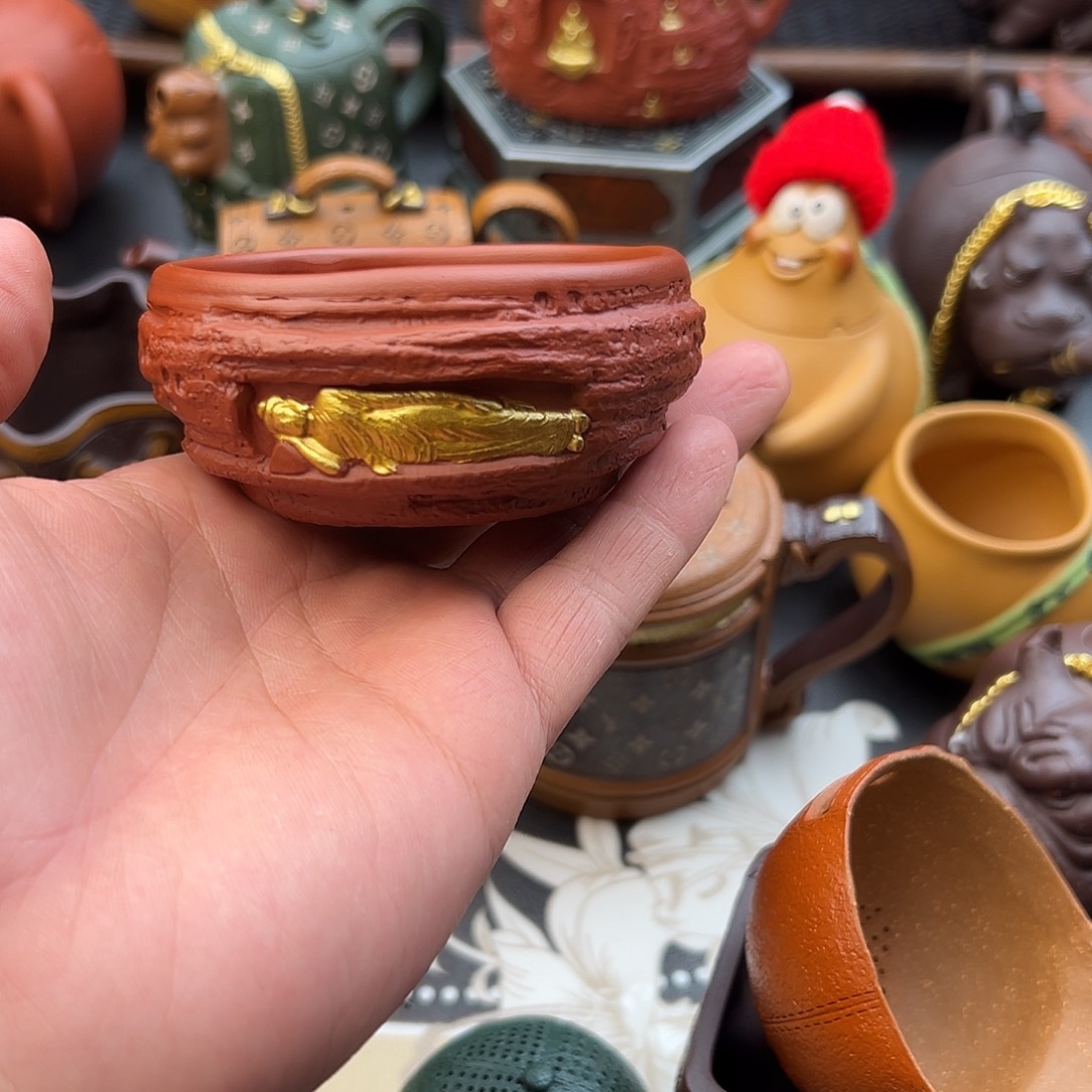 紫砂茶壶杯子的味道就好像