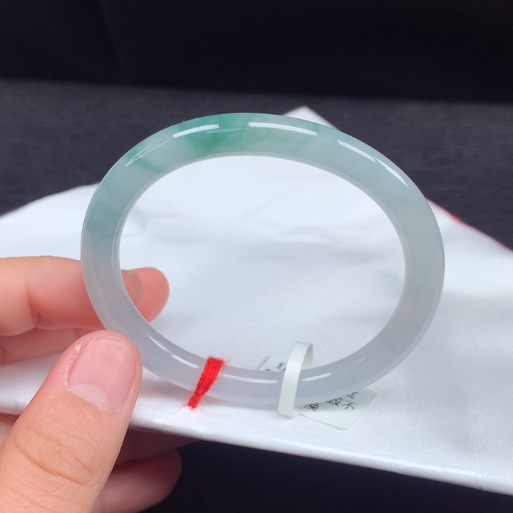 翡翠手镯（贵妃镯）未镶嵌