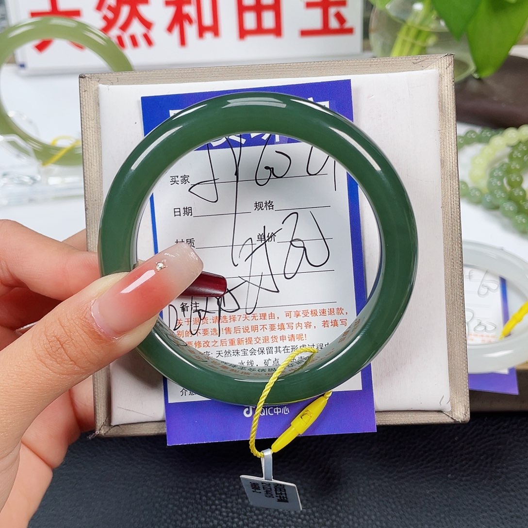 和田玉手镯未镶嵌
