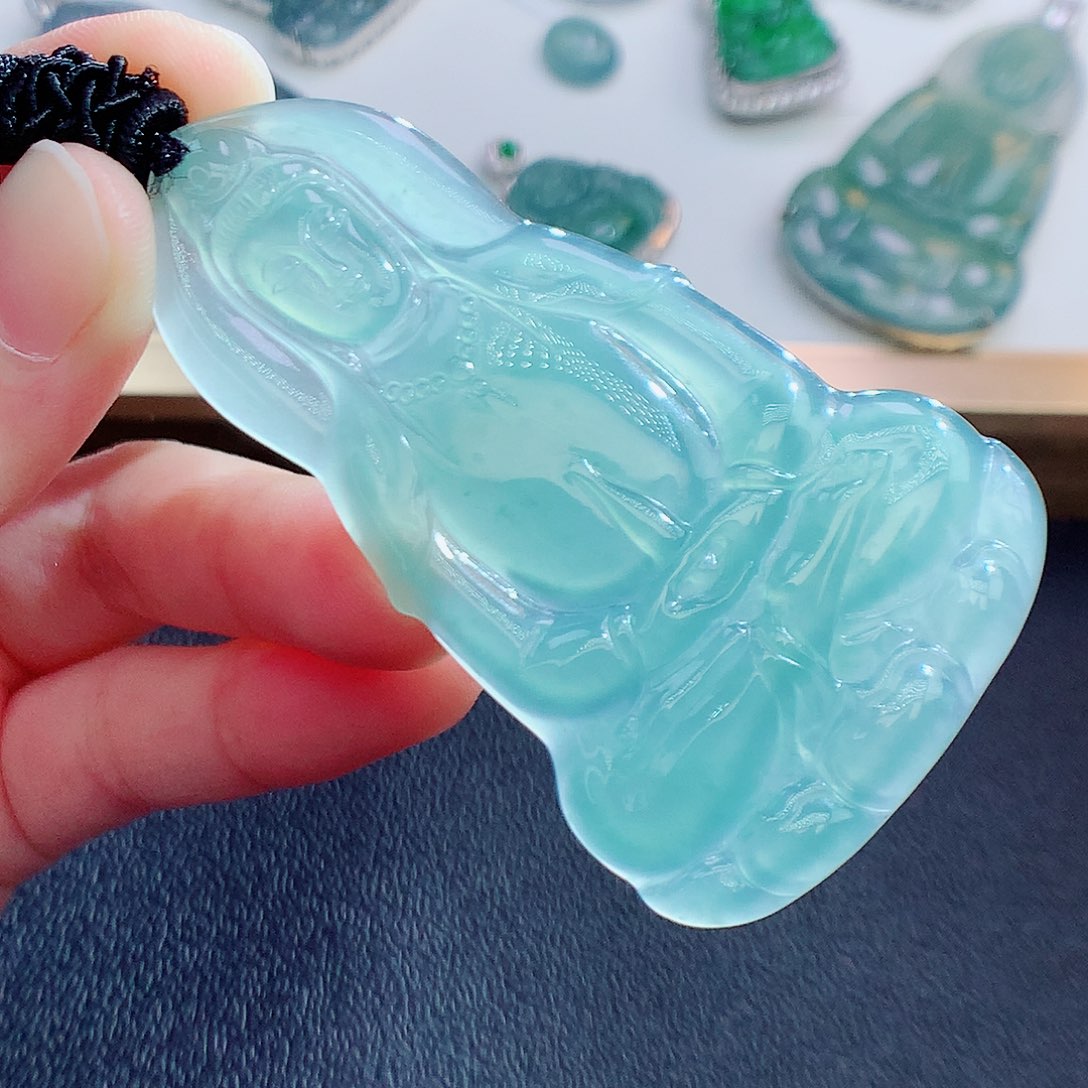 翡翠挂件未镶嵌翡翠