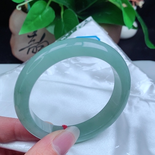 翡翠手镯未镶嵌      正圈57 海蓝之迷