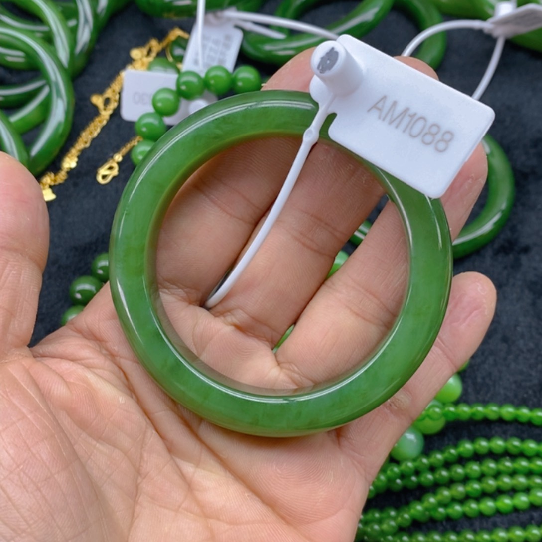 和田玉（碧玉）手镯未镶嵌心**彤