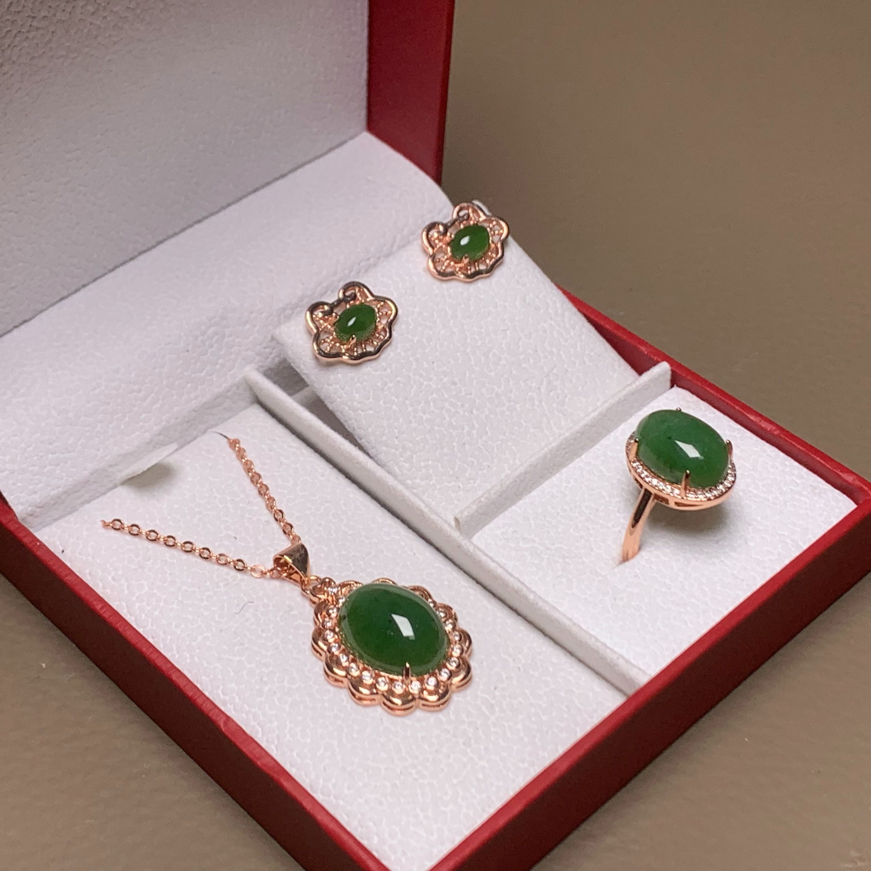 F697珠宝玉石精选和田玉套装