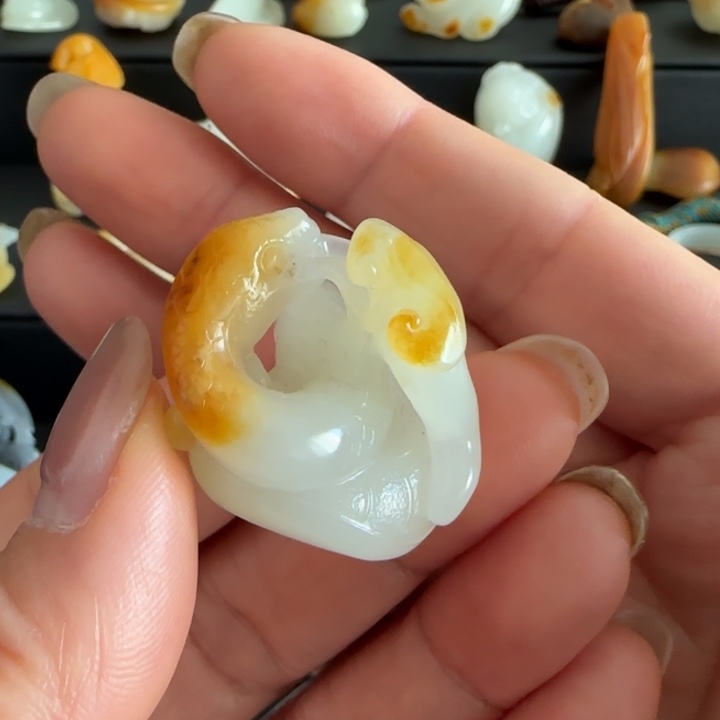 和田玉颈饰未镶嵌