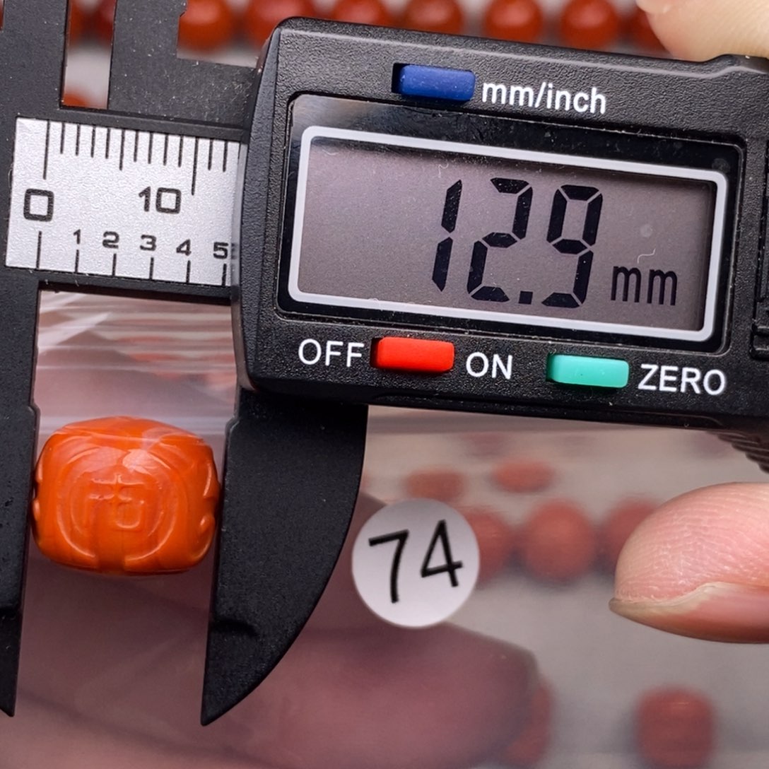 南红玛瑙未镶嵌配饰有瑕疵