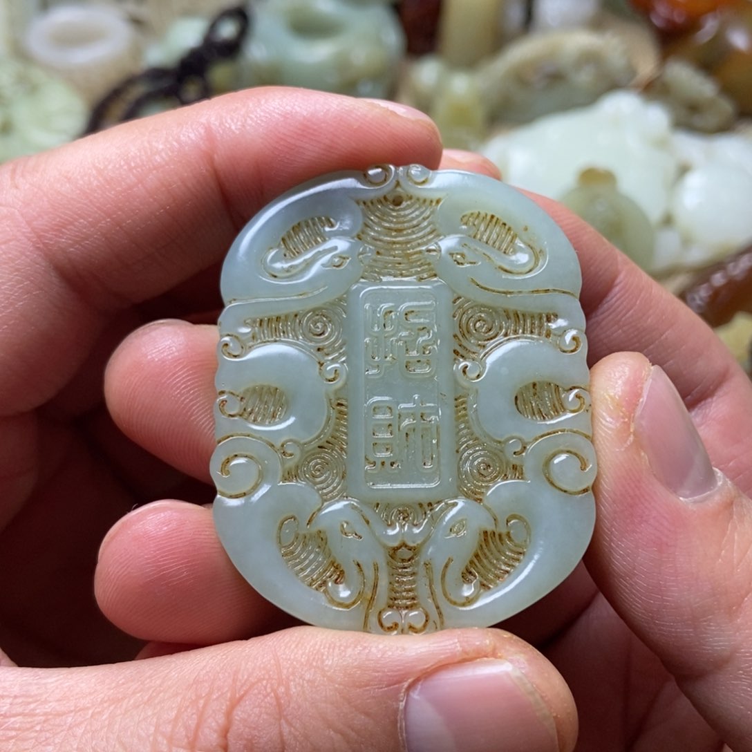 和田玉挂件未镶嵌空*格