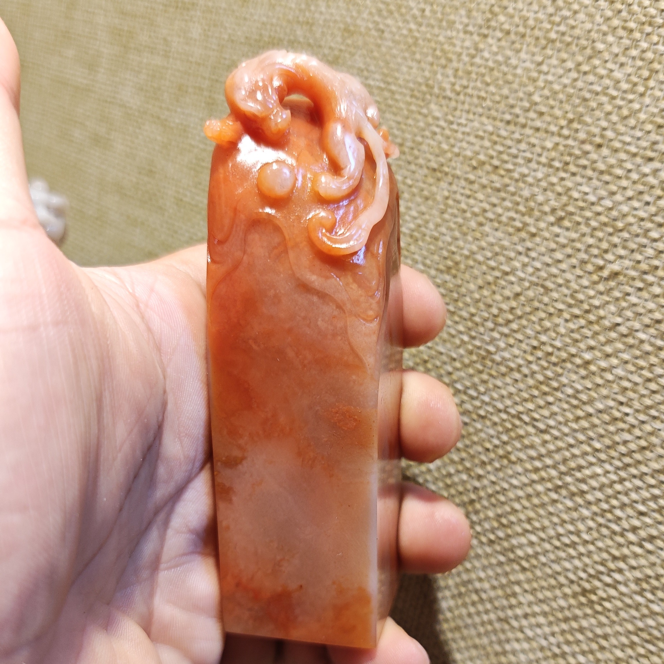 田料切出来的，巧雕螭虎，手工雕刻