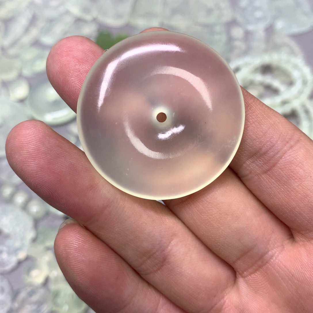 蛇纹石玉颈饰未镶嵌猫*酱