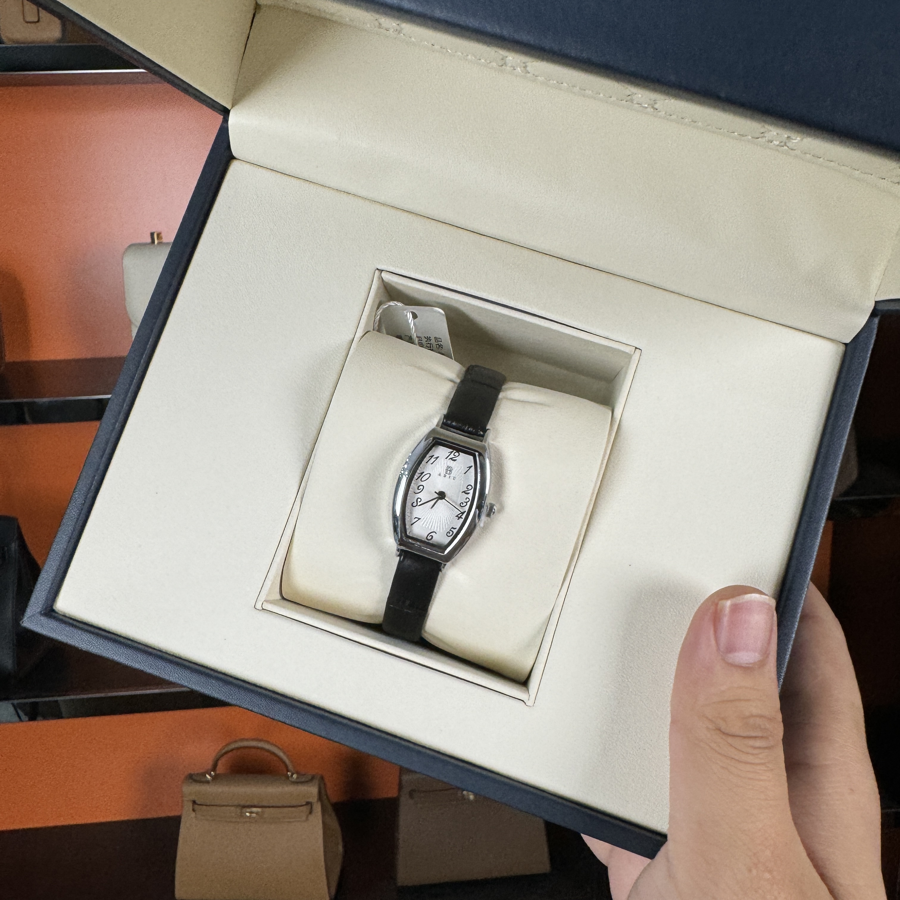 【维耶纳】外贸高端款轻奢简约潮流时尚女士气质腕表EG1354