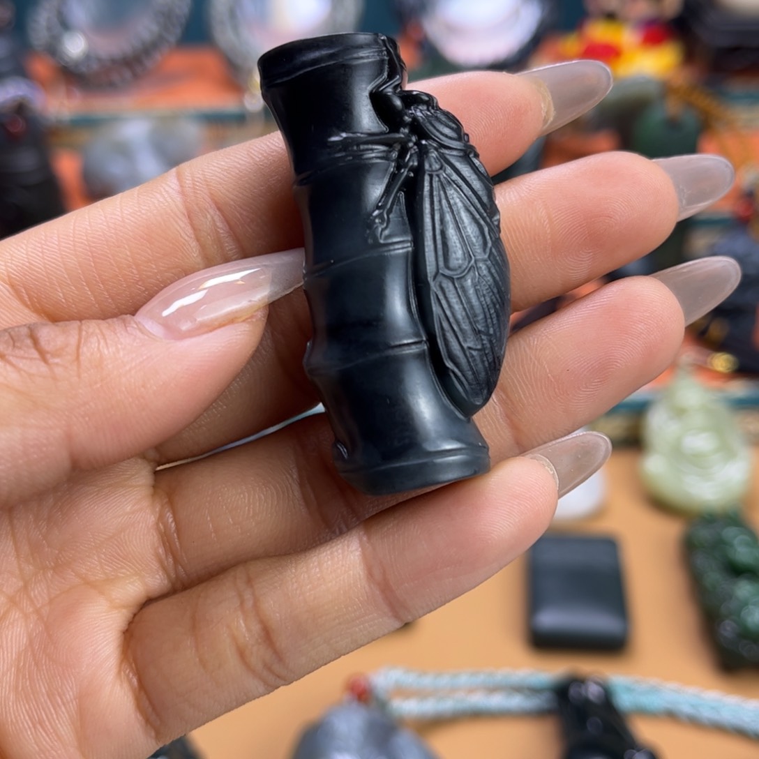 未镶嵌和田玉挂件小**?