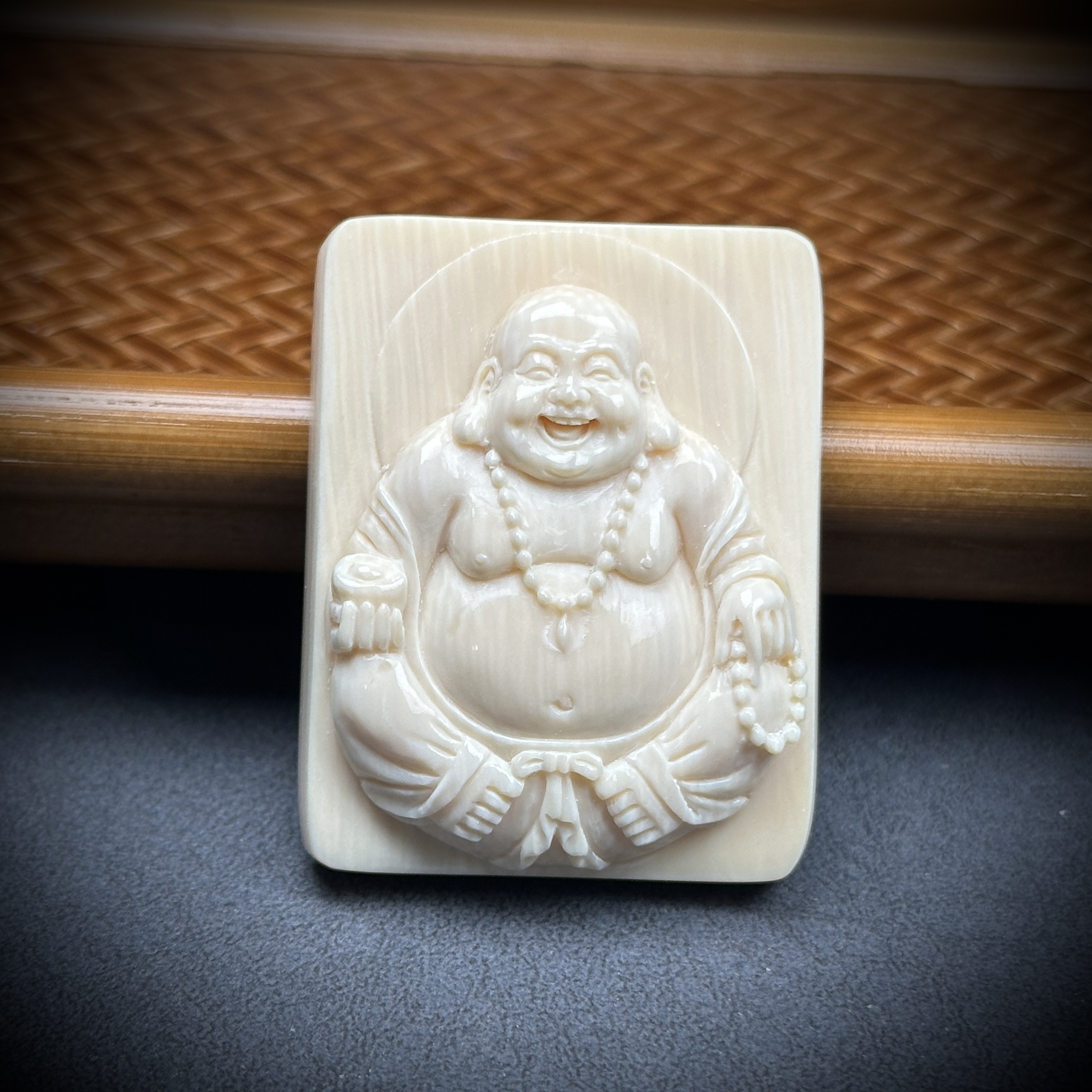 H86-59天然猛犸牙 弥勒雕刻牌33*42*11mm一物一图 假一罚十