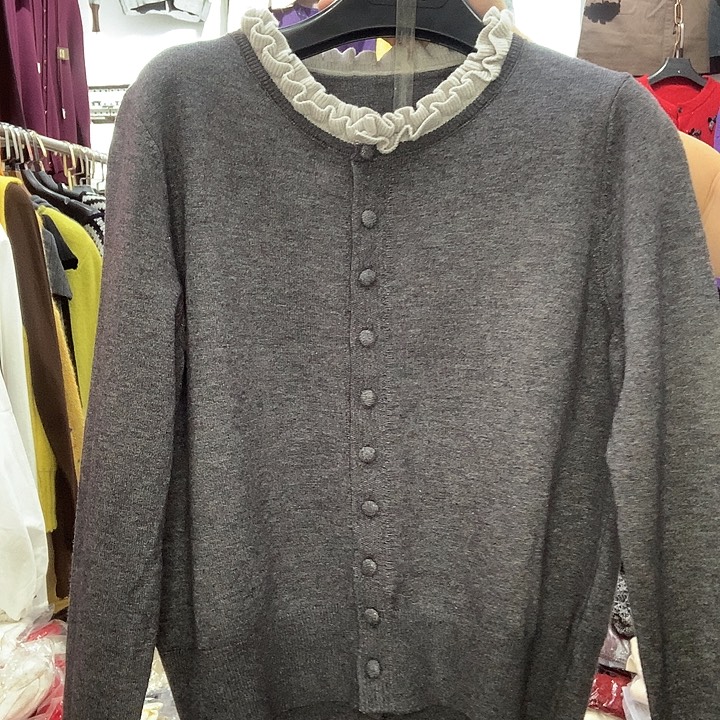 木耳边开衫灰色毛衣