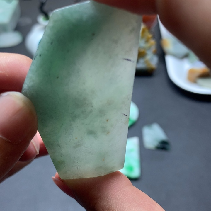 翡翠颈饰未镶嵌翡翠