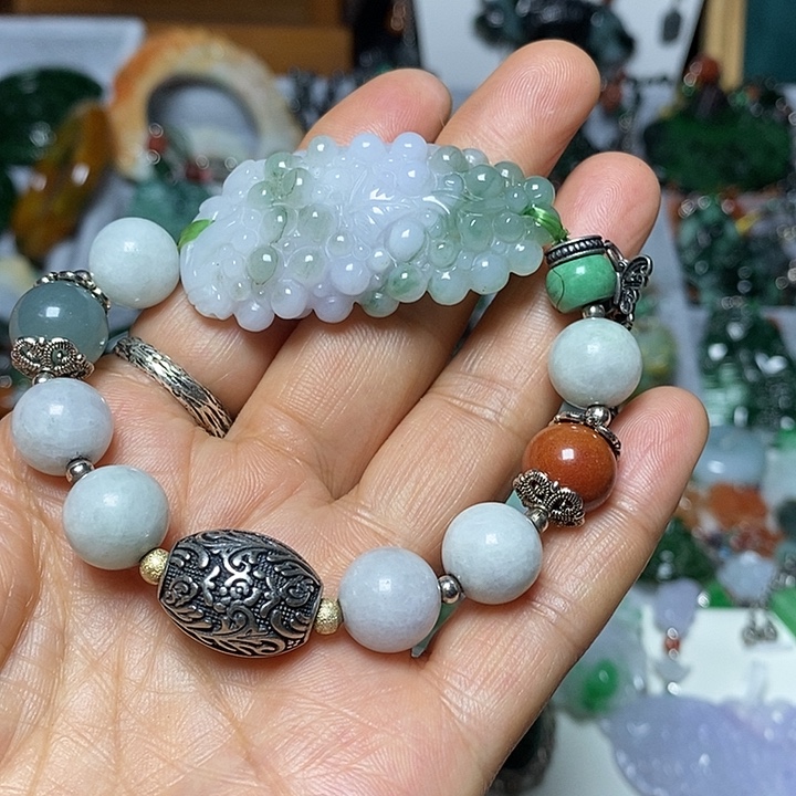 翡翠未镶嵌吊坠(赠链)