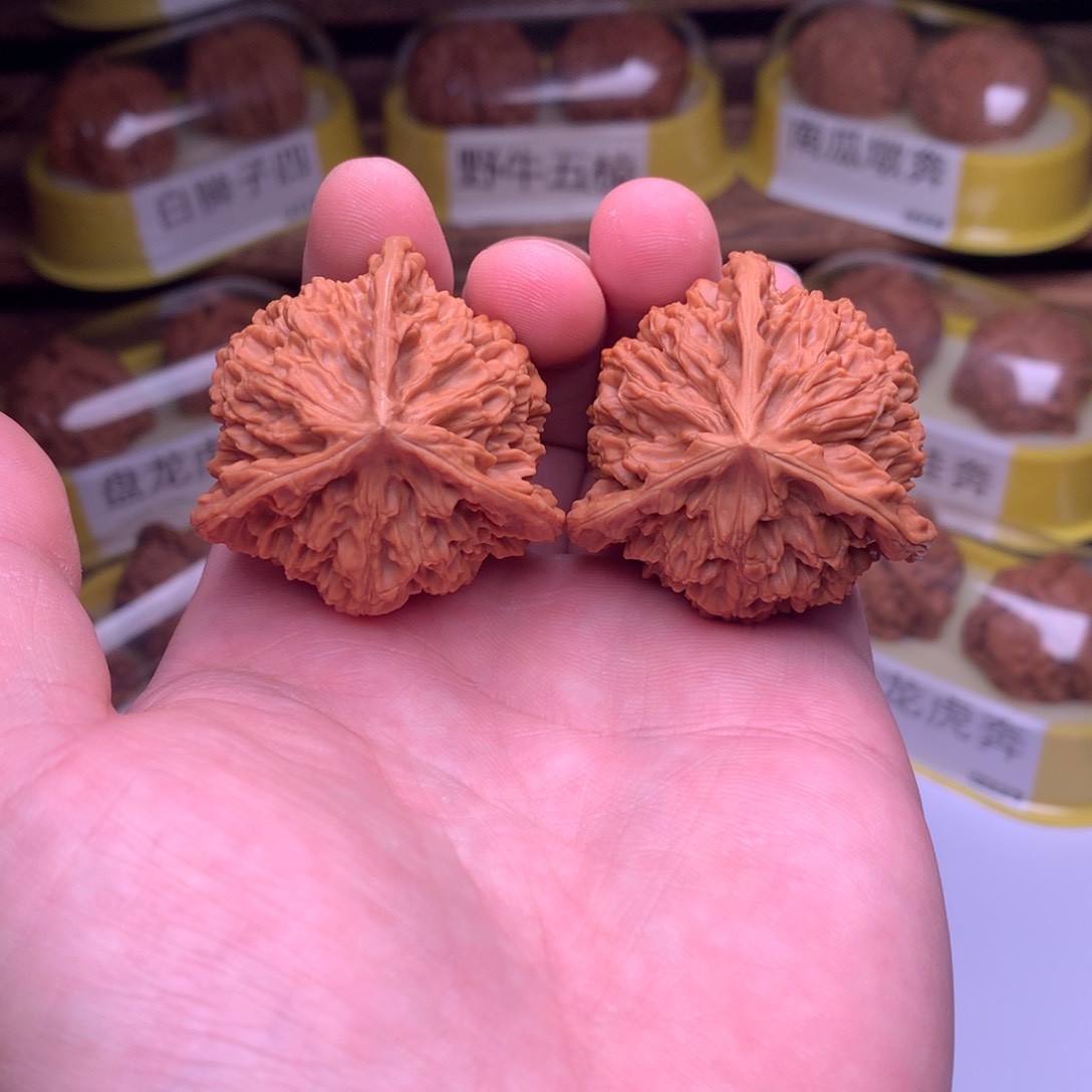 文玩核桃吊坠盘龙纹奔