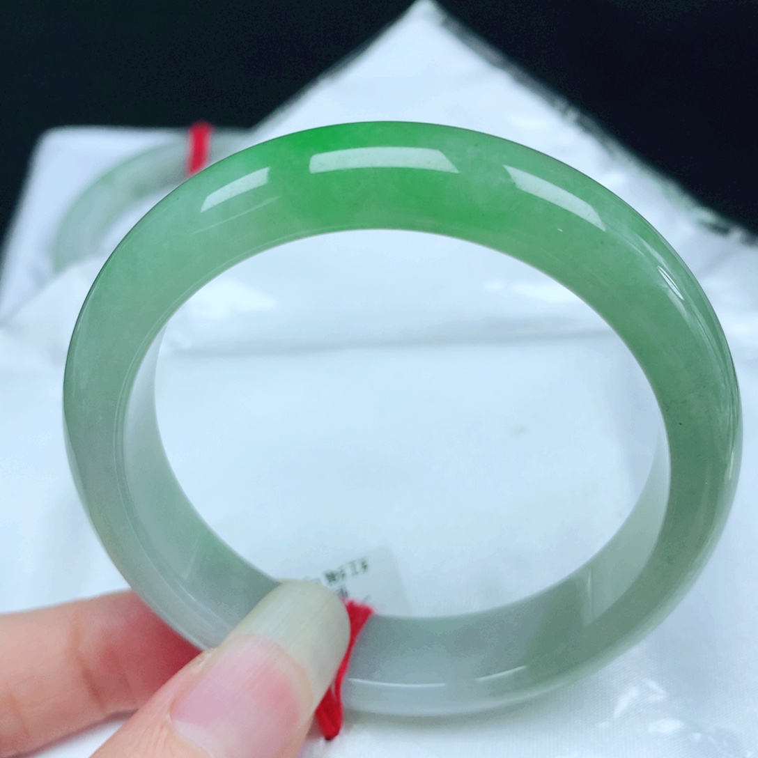 翡翠未镶嵌手镯   编号15 正圈53+