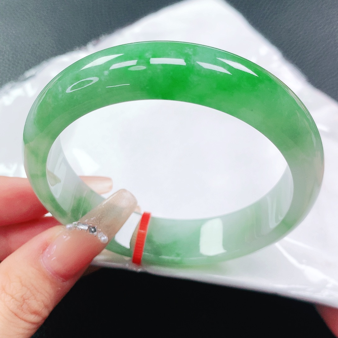 翡翠手镯未镶嵌57圈