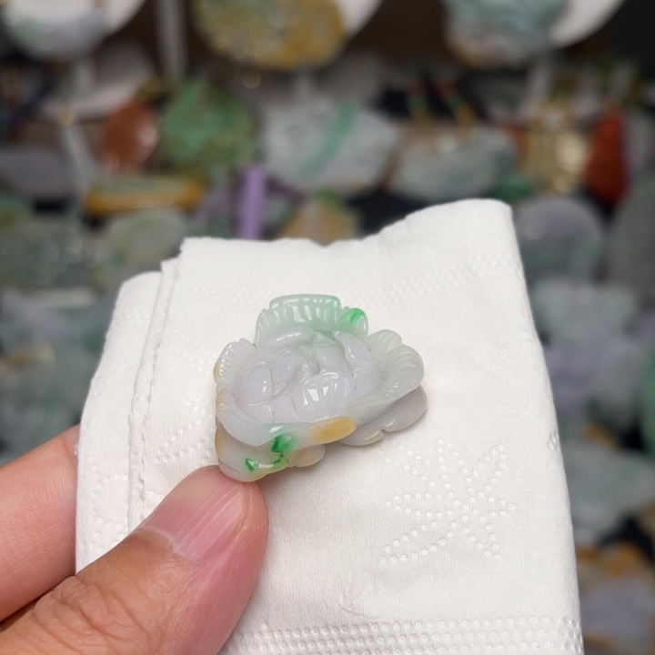 翡翠颈饰未镶嵌吊坠