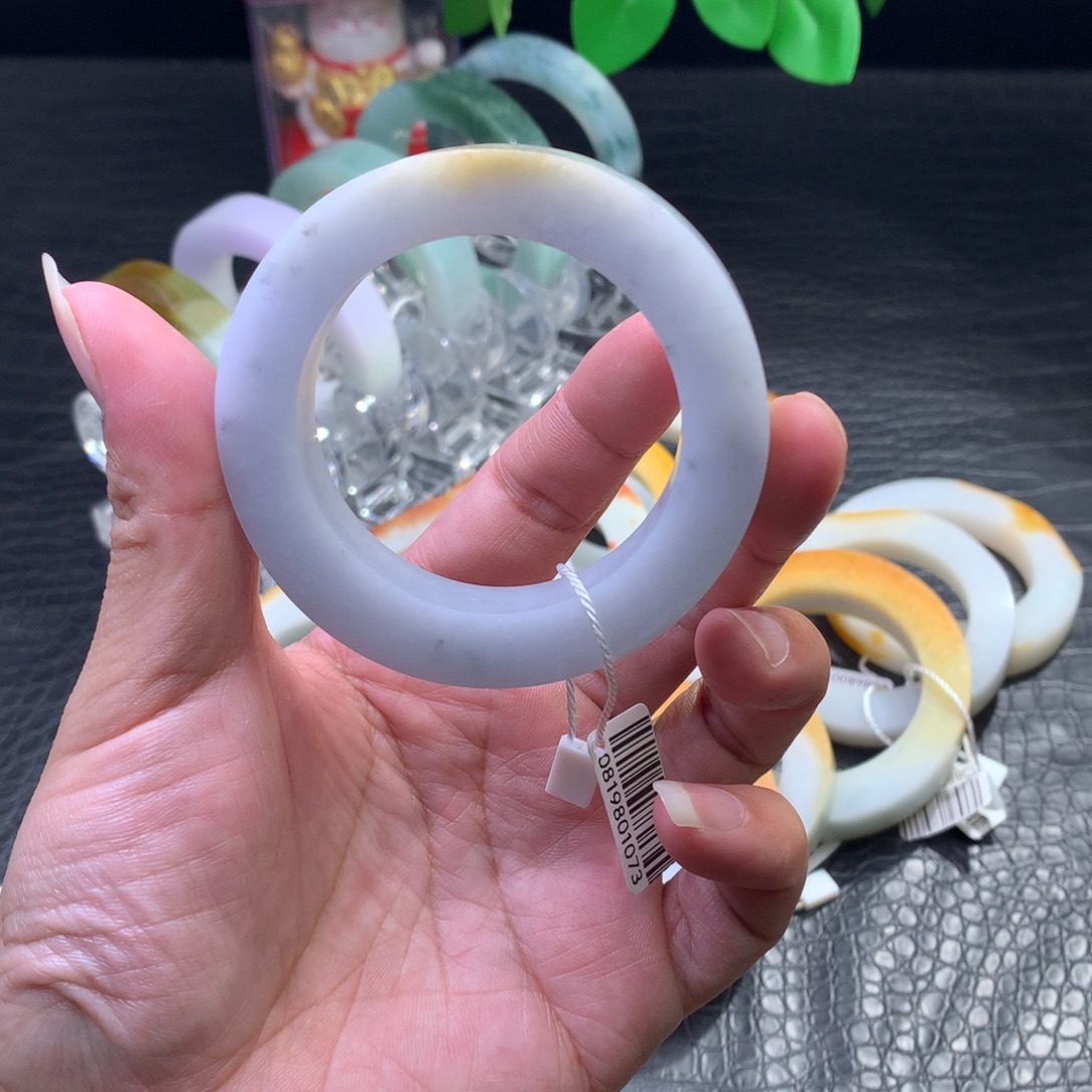 定制翡翠未镶嵌手镯