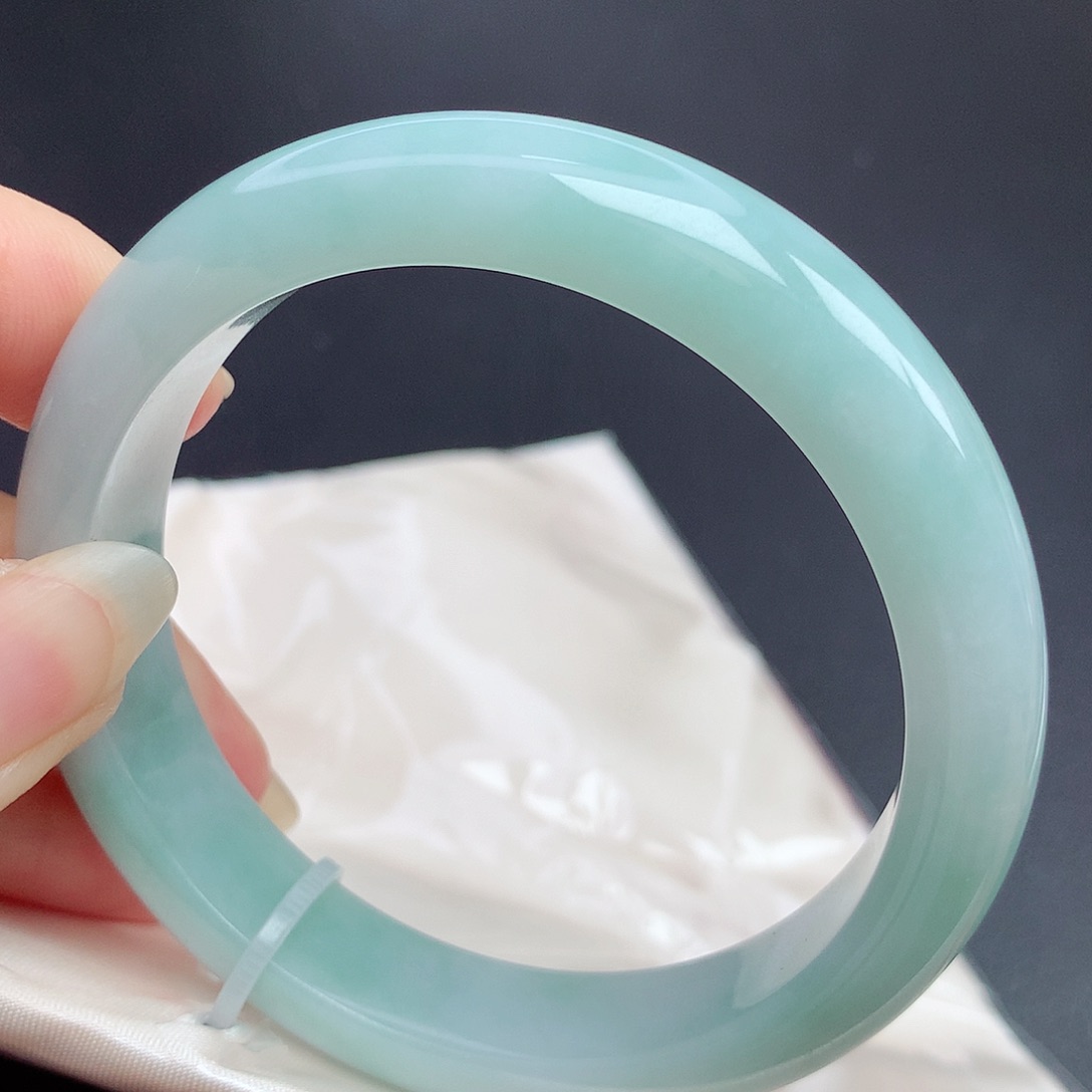 翡翠手镯未镶嵌58圈口