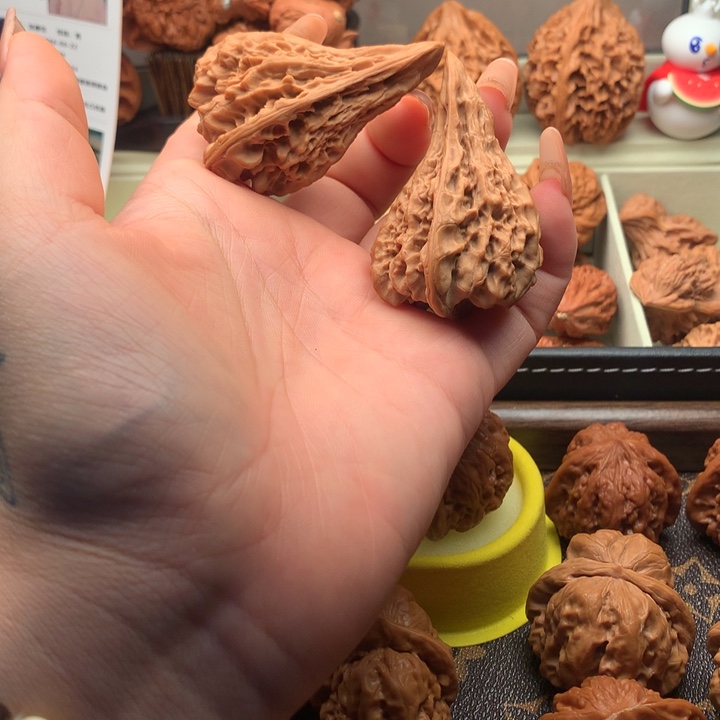 桃核吊坠全品鸭嘴兽