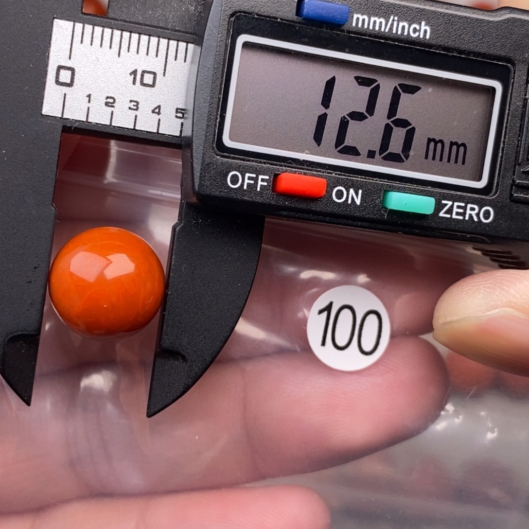 饿***殍南红玛瑙未镶嵌配饰有瑕疵