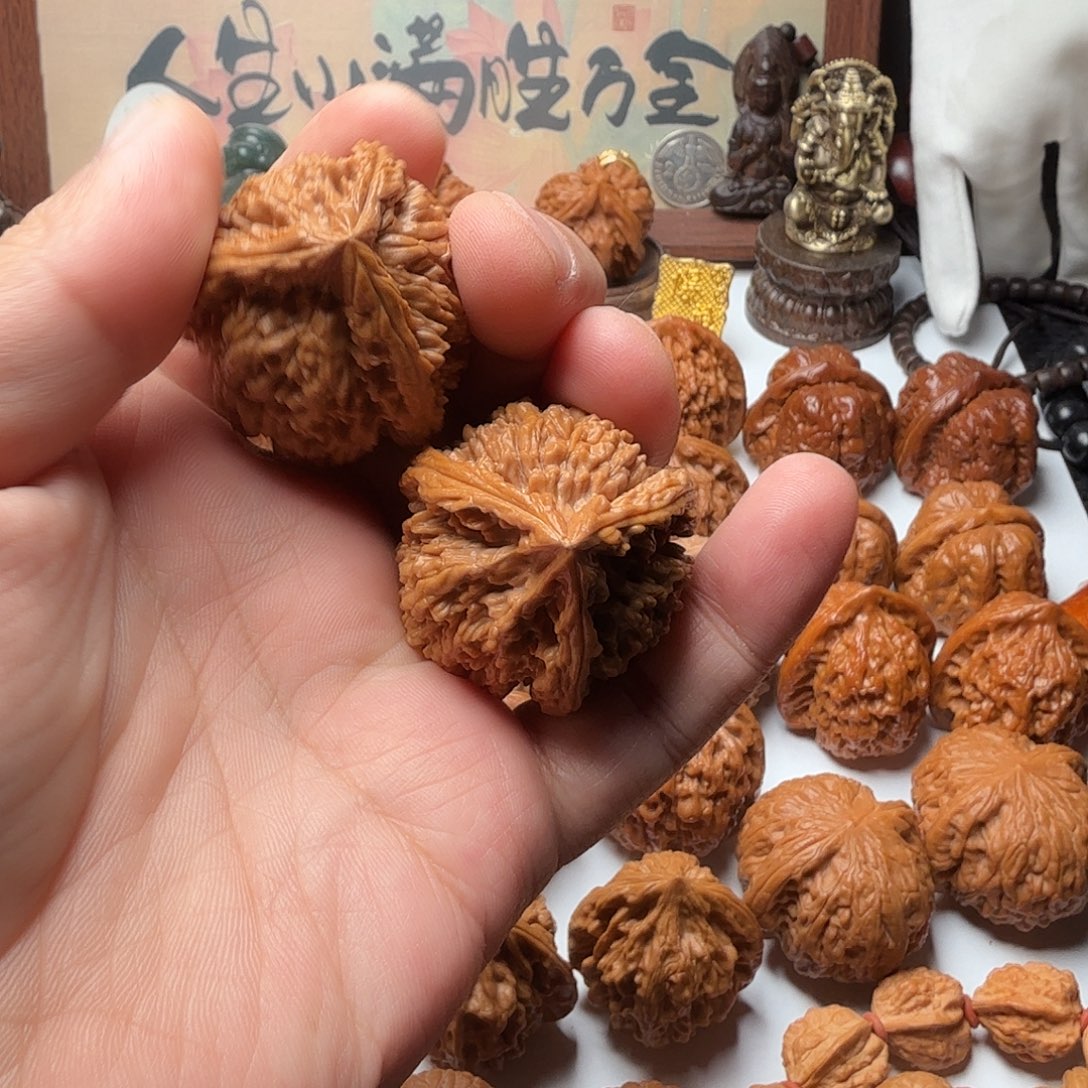 文玩核桃吊坠蚂蚁王三棱奔奔核桃