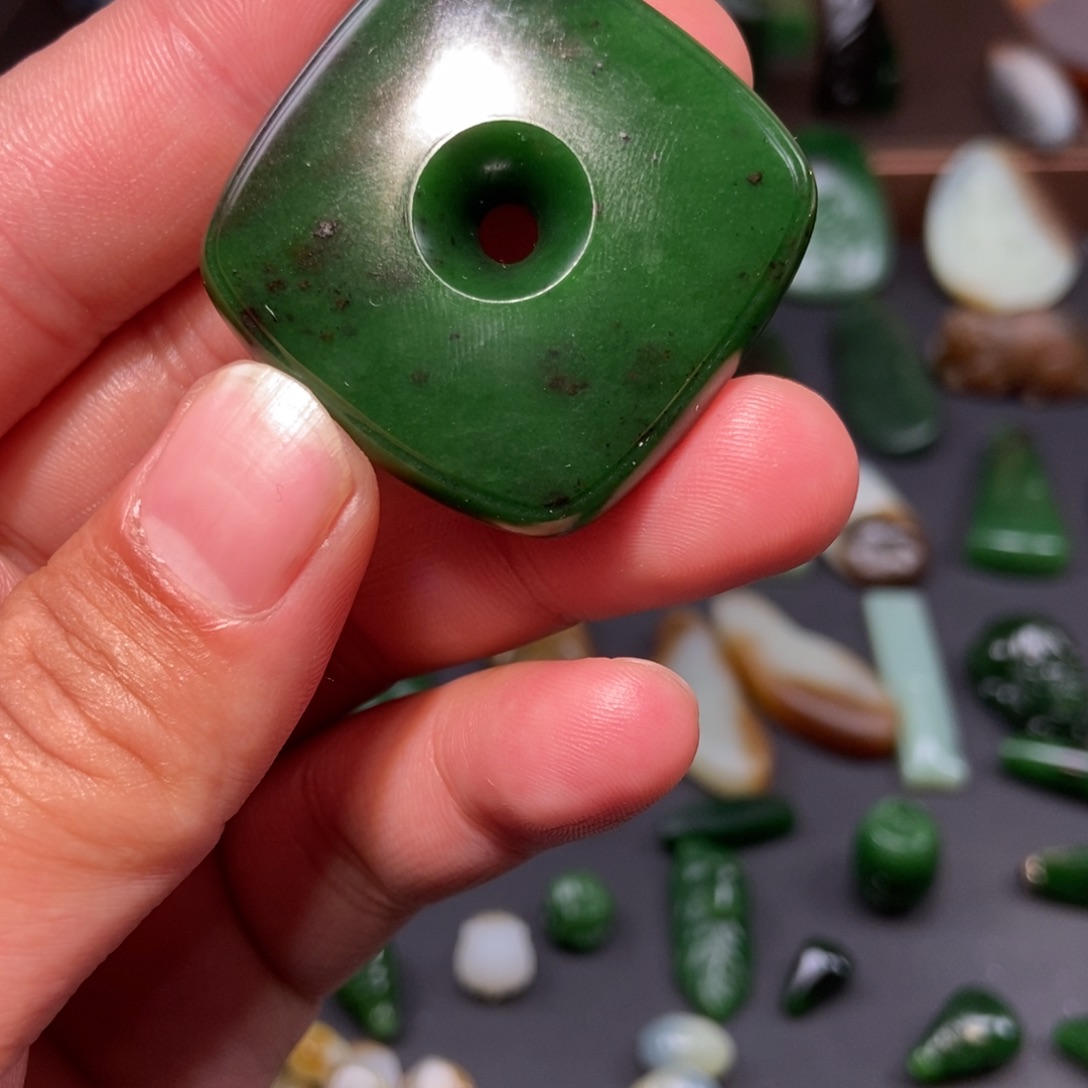 和田玉未镶嵌颈饰D****e