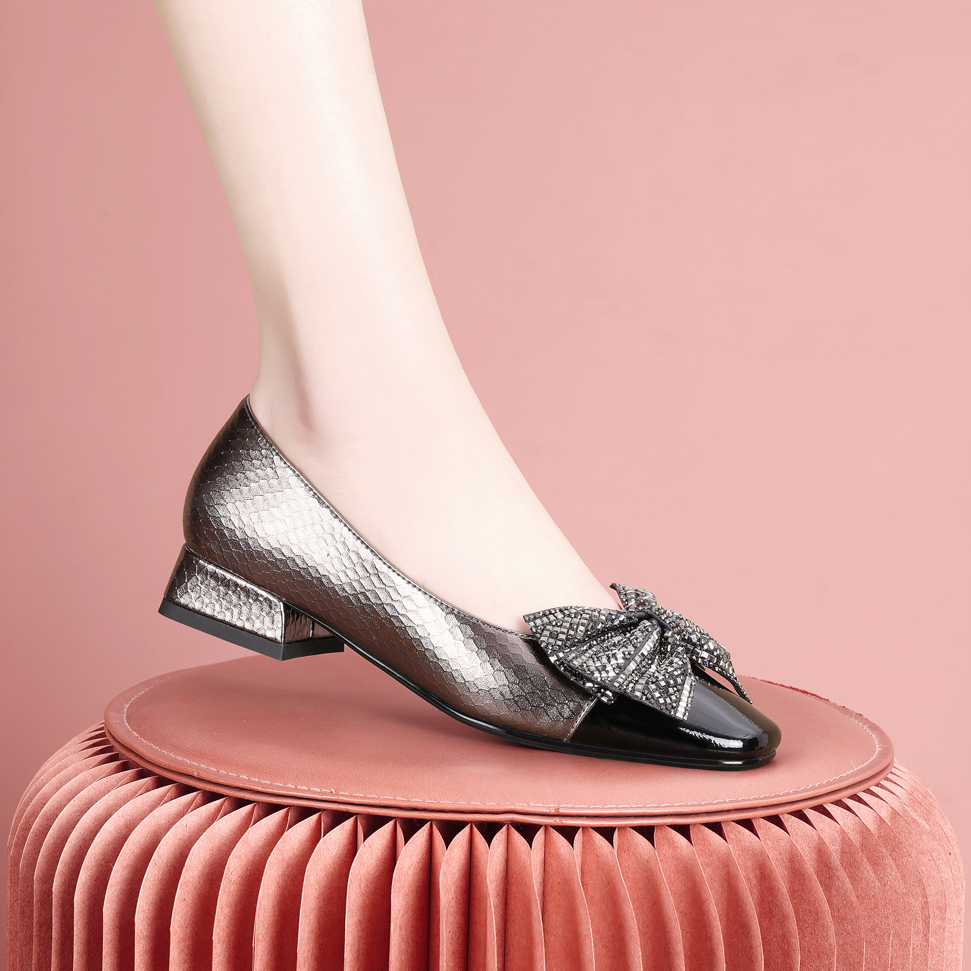 梵芮诗2025年新款春季蝴蝶结时尚百搭低跟粗跟女休闲单鞋-J1275